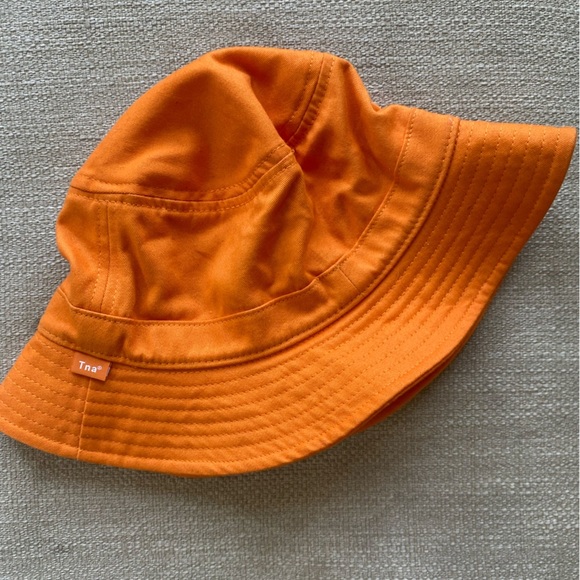 Aritzia Hat Women’s Small Bucket Hat Orange TNA - Picture 1 of 6